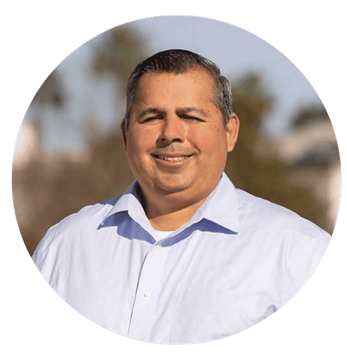 headshot of Sergio Farias